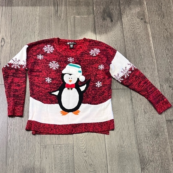 Penguin Christmas Sweater - Picture 1 of 5